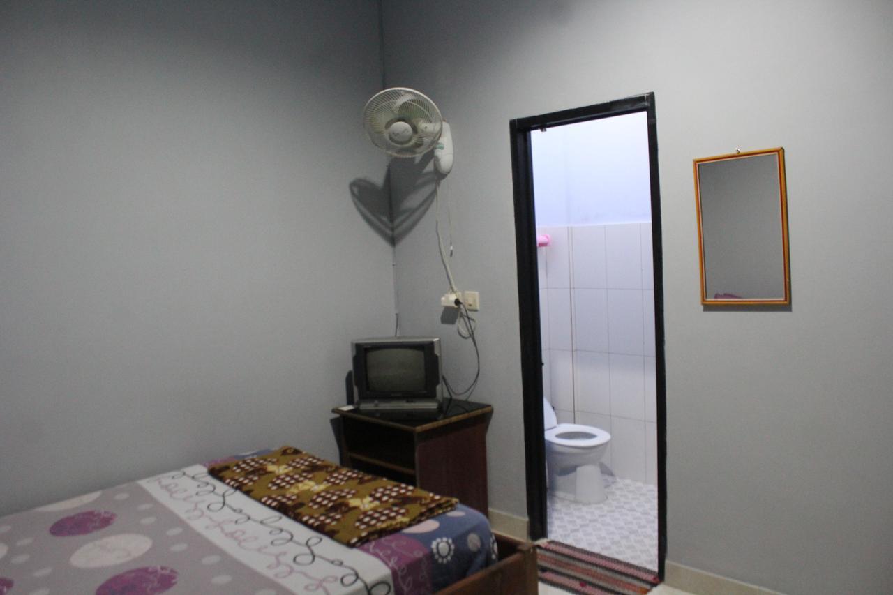 Penginapan Artha ปรายา ภายนอก รูปภาพ